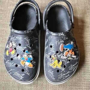 CROCS 2024 Disney Parks Character Autographs Mickey Donald Adult M5 W7